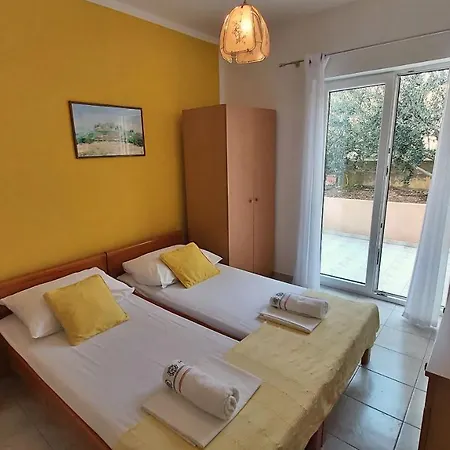 Apartment Mandalinic *