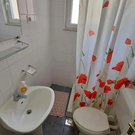 Mandalinic Apartment
