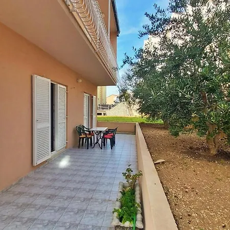 Mandalinic Apartment *